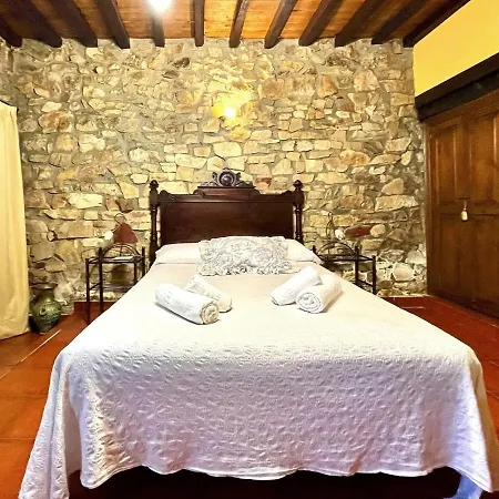 Lovely In With Shared Pool Apartment